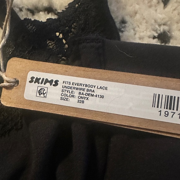 SKIMS Unlined Lace Scoop Bra Elegant Black Size 32B or 36A NWT - Picture 8 of 10